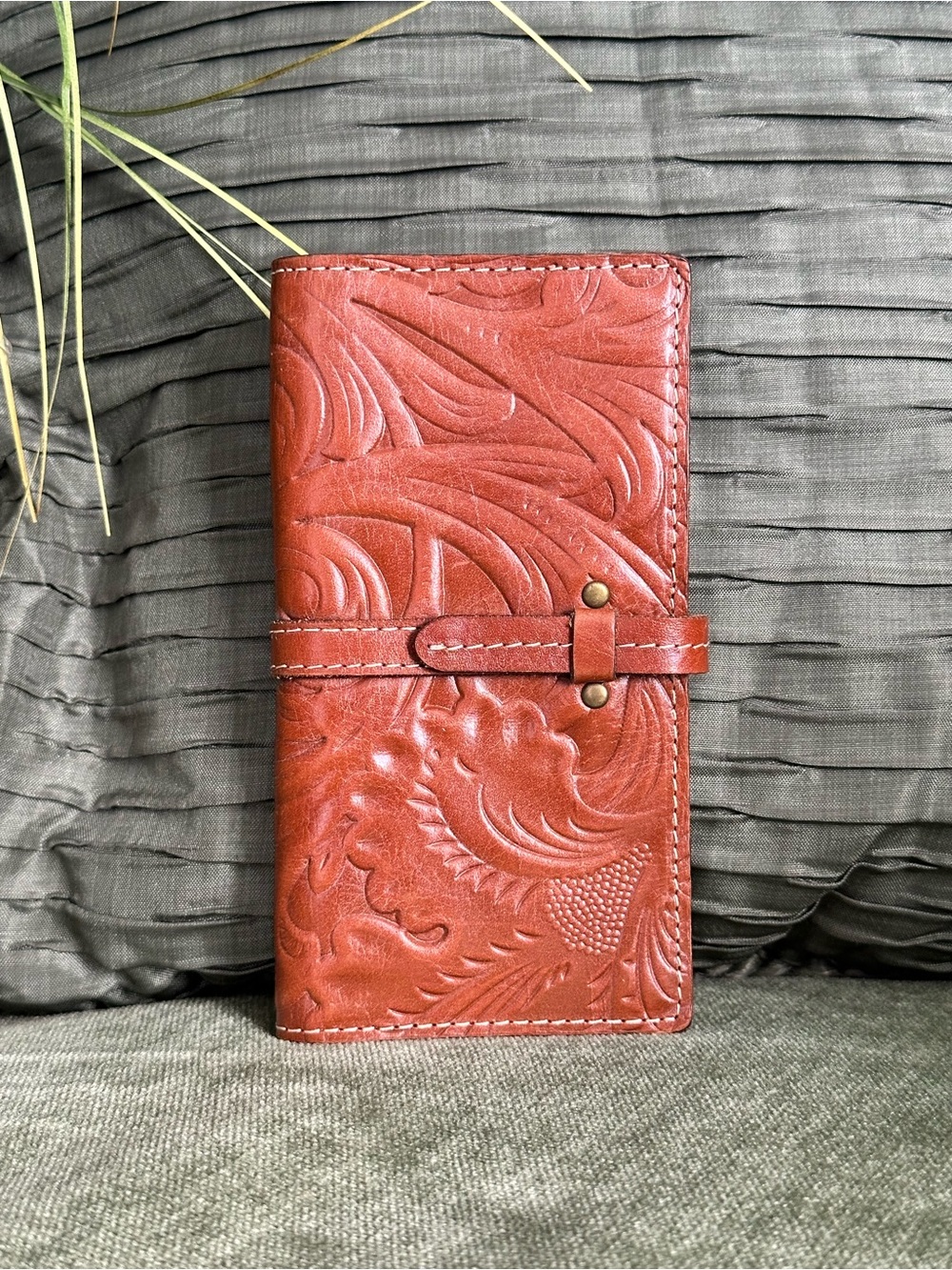 Vintage NWOT Patricia Nash Tooled Leather Wallet - Red Brown Floral Design - Picture 7 of 7